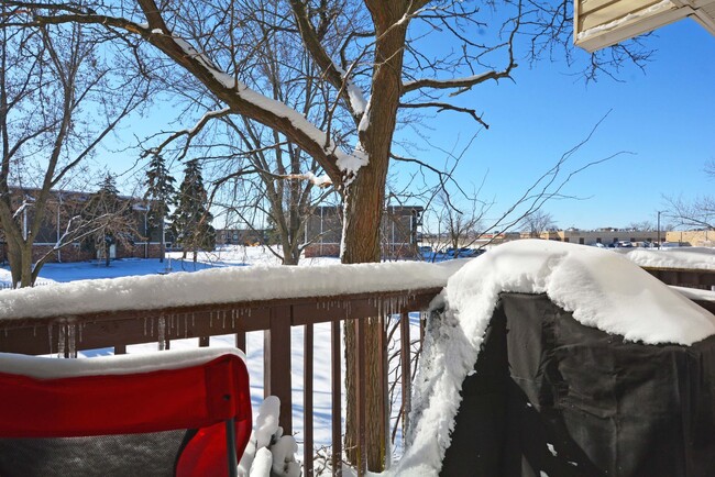 Building Photo - Beautiful 3-Bed 2-Bath Townhouse in Brooklyn Park!