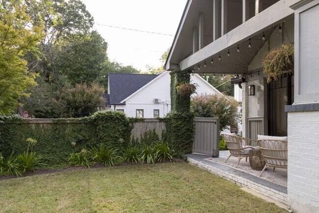 Building Photo - 801 Durant Pl NE