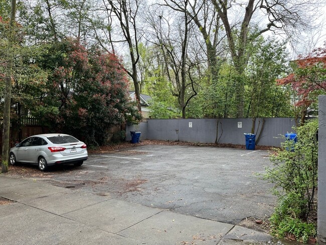 Building Photo - Very Spacious 2/2.5 Condo w/ Off-Street Pa...