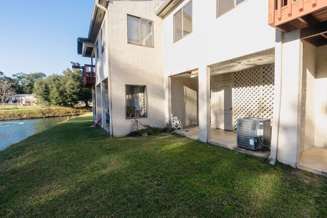 Building Photo - 2/2.5 Gated Community near FSU with Water ...