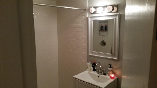 Building Photo - 117 N Lucas St