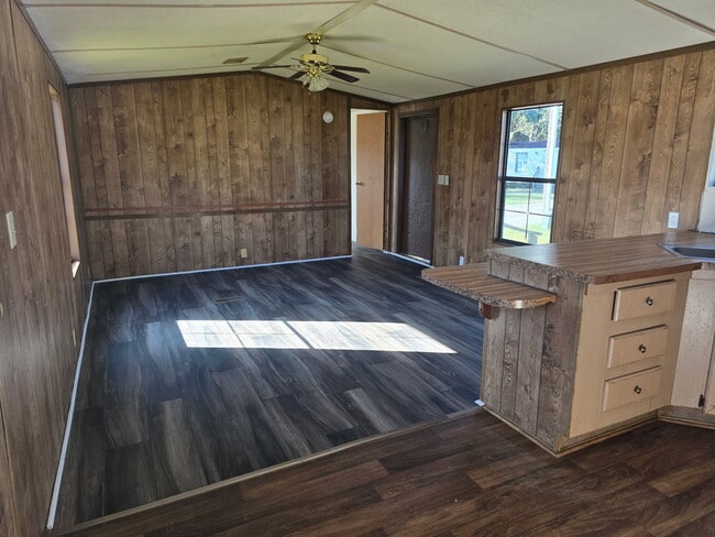 Building Photo - 472 Ruben Wells Rd