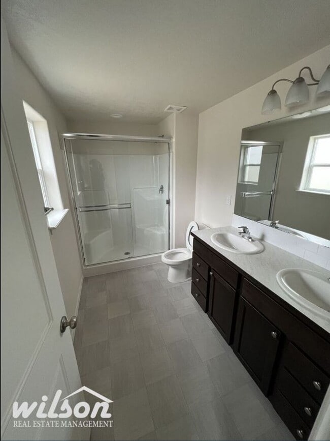 Building Photo - Stunning Modern Home in Desirable West Valley