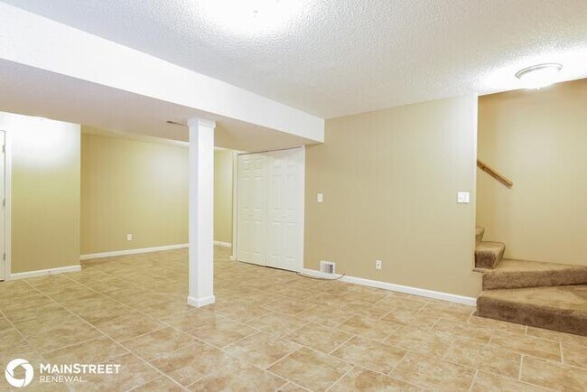 Building Photo - 1411 NW High View Dr, Grain Valley, MO 64029