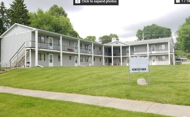 Primary Photo - Colonial Apartments