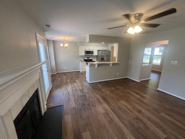 Building Photo - 5018 Huntclub Chase