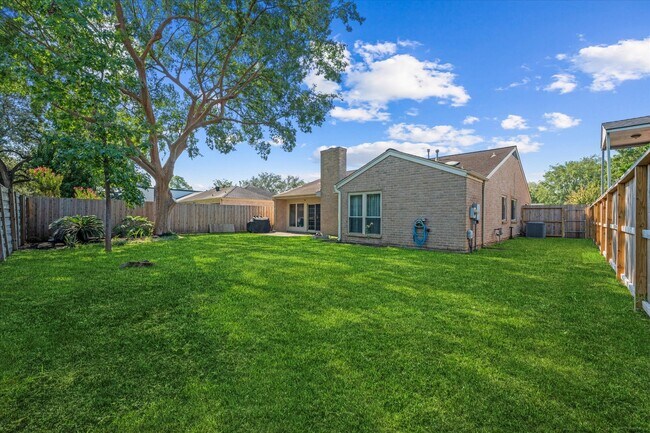 Building Photo - 11854 Briar Forest Dr