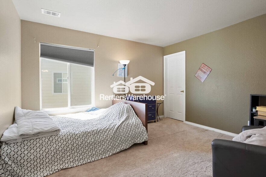 Building Photo - 9515 Bluebead Way
