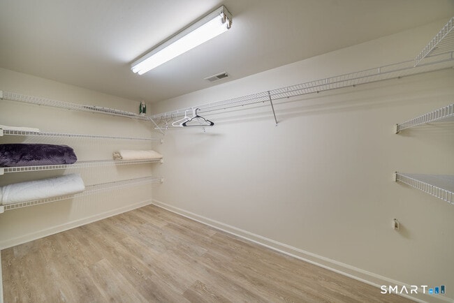 Building Photo - 133 Linden Ave