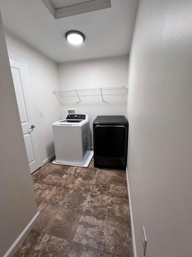 Building Photo - 7847 Aideen Ct