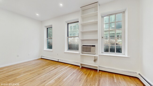 Building Photo - 34 E 20th St