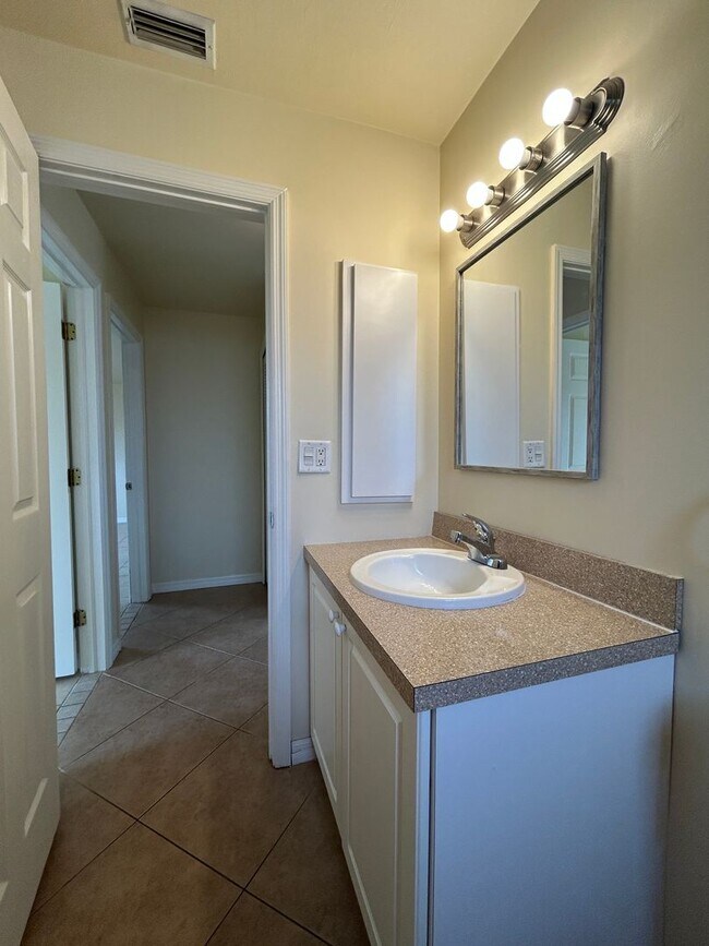 Building Photo - Welcome Home! Spacious 3-Bedroom, 2-Bathro...