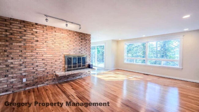 Building Photo - 10803 NE 111th Pl