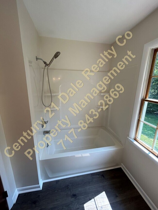 Building Photo - Gorgeous 4 Bedroom Home located in Northeastern School District with a 2 Car Garage