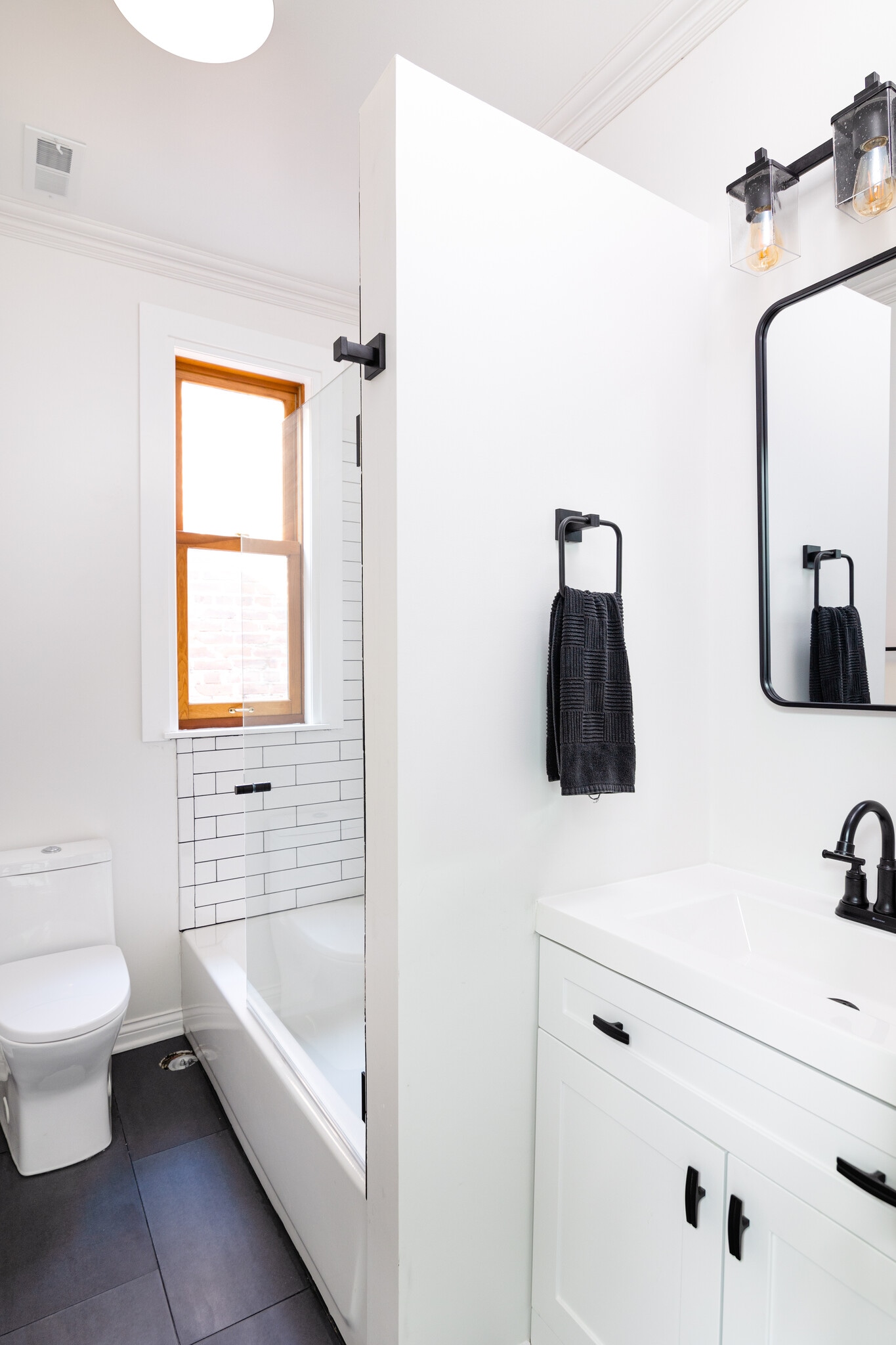 Building Photo - 1820 W Newport Ave