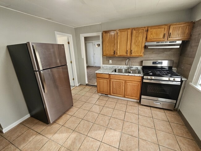 Building Photo - 1762 E 33rd St