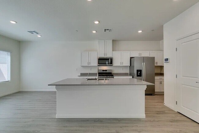 Building Photo - BEAUTIFUL NEW BUILD WITH 3 BEDROOMS, 2.5 B...