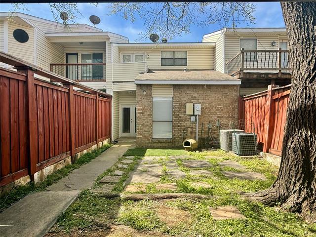 Building Photo - 564 Josephine St