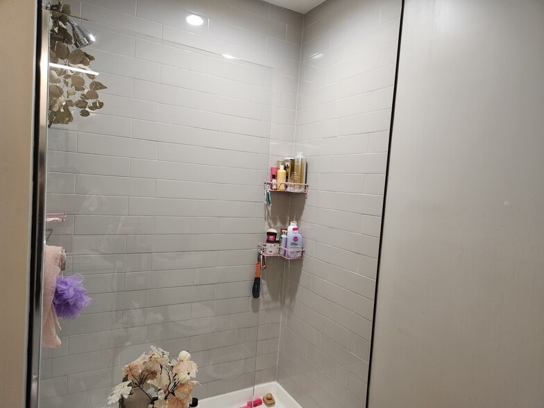 Building Photo - 4051 S Prairie Ave