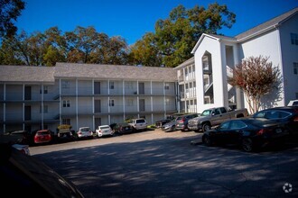 Building Photo - 4 Bedroom Apartment in Downtown Athens - S...