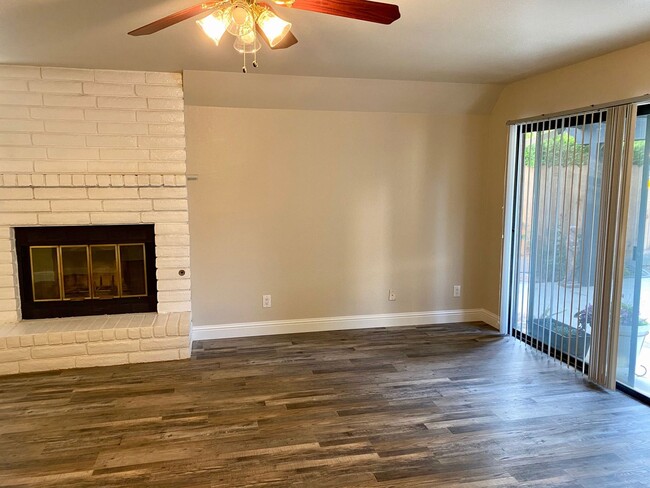 Building Photo - $2,250 Armstrong & Sierra, Beautiful 3 Bed...