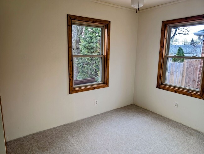 Building Photo - Adorable Belmont Home with Basement - AVAILABLE NOW!