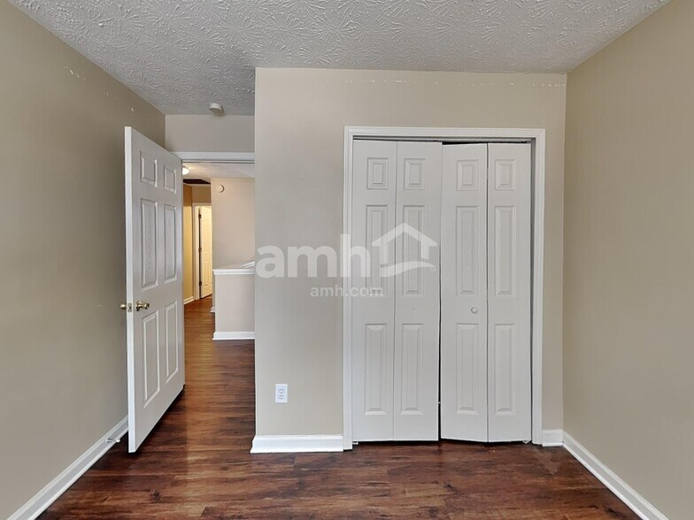 Building Photo - 1633 Sparrow Wood Ln SW