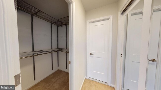 Building Photo - 2029 S Glebe Rd