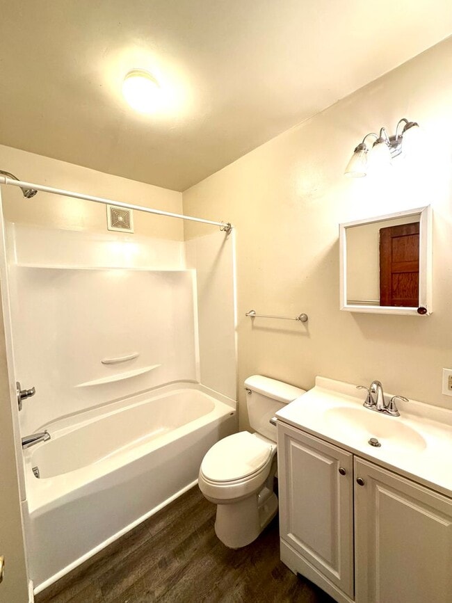 Building Photo - Apartment for Rent
