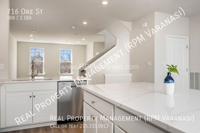 Building Photo - 716 Ore St