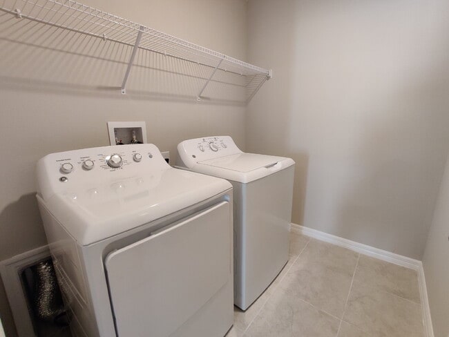 Building Photo - 7115 Samuel Ivy Dr