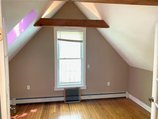 Building Photo - 27 Young St