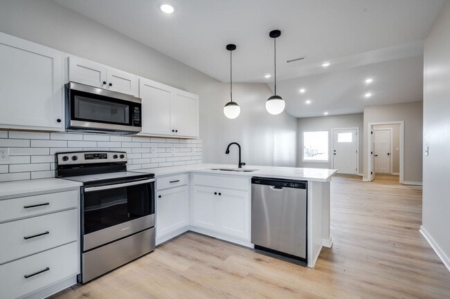 Building Photo - Pineway Oliver Plan