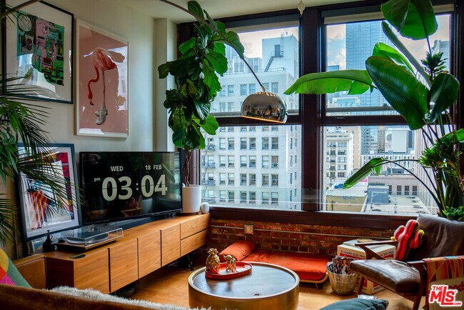 Building Photo - 460 S Spring St