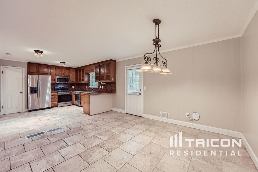 Building Photo - 185 Sequoyah Dr