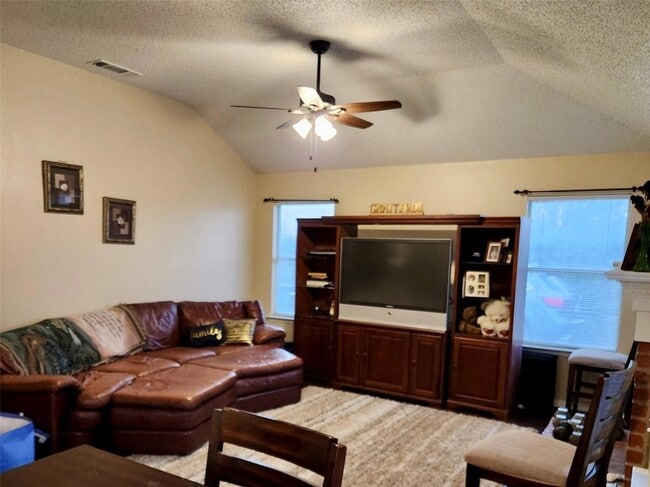 Building Photo - 1505 Fairfield Ct