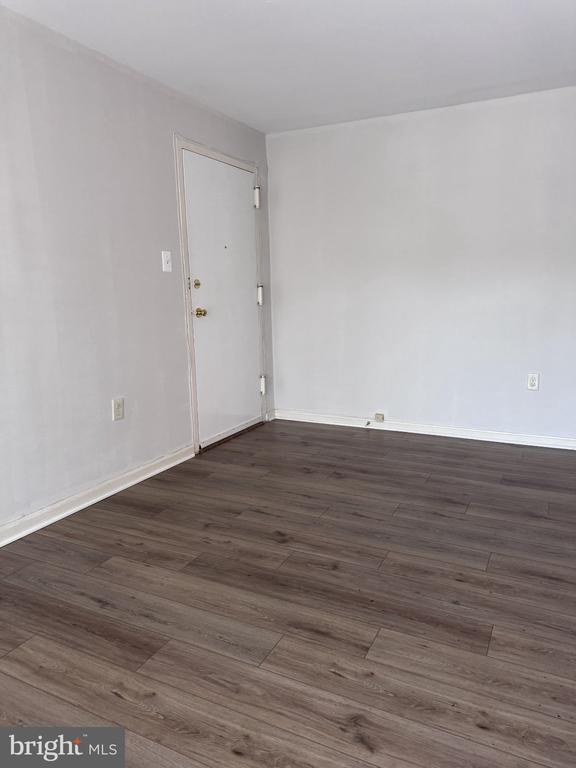 Building Photo - 5929 Quantrell Ave