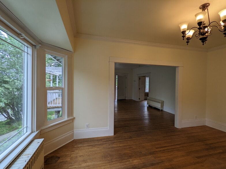 Formal Dining/Living - 406 E Ivy St