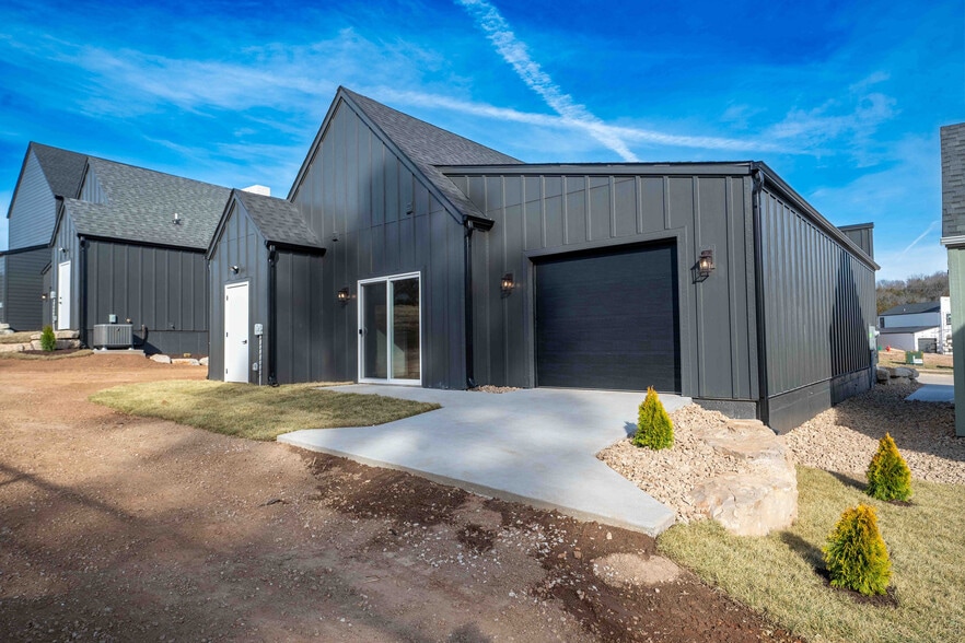 Owen-Silos-Subdivision-Luxury-Homes-South-Springfield-Missouri-Two-Bedroom-Anderson-Backyard - Owen Silos