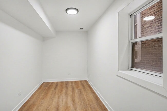 Building Photo - 2812 S Pulaski Rd