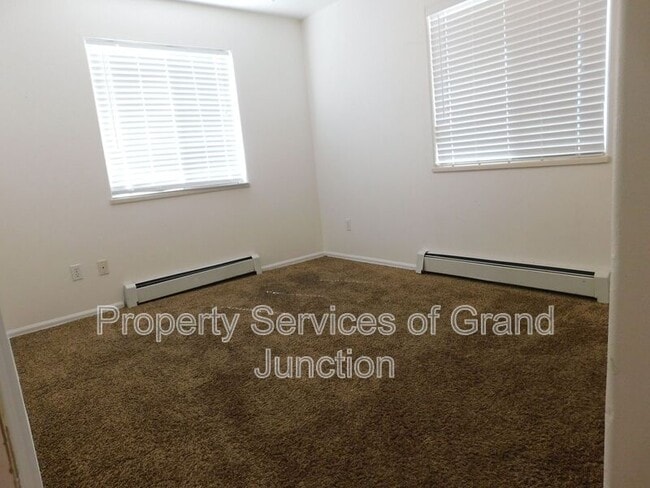 Building Photo - 2963 Bookcliff Ave