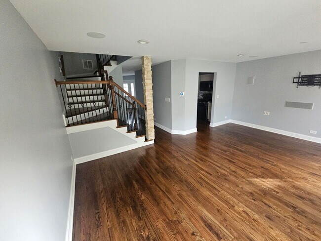 Building Photo - 1414 Hampshire Ct