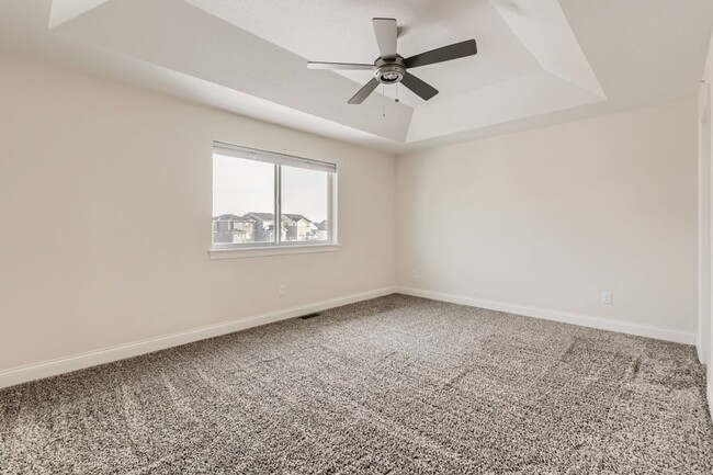 Building Photo - Spacious 4 Bedroom 4 Bath Townhome