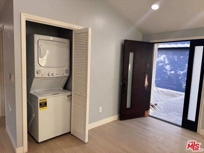 Building Photo - 1519-1519 1/2 Crenshaw Blvd