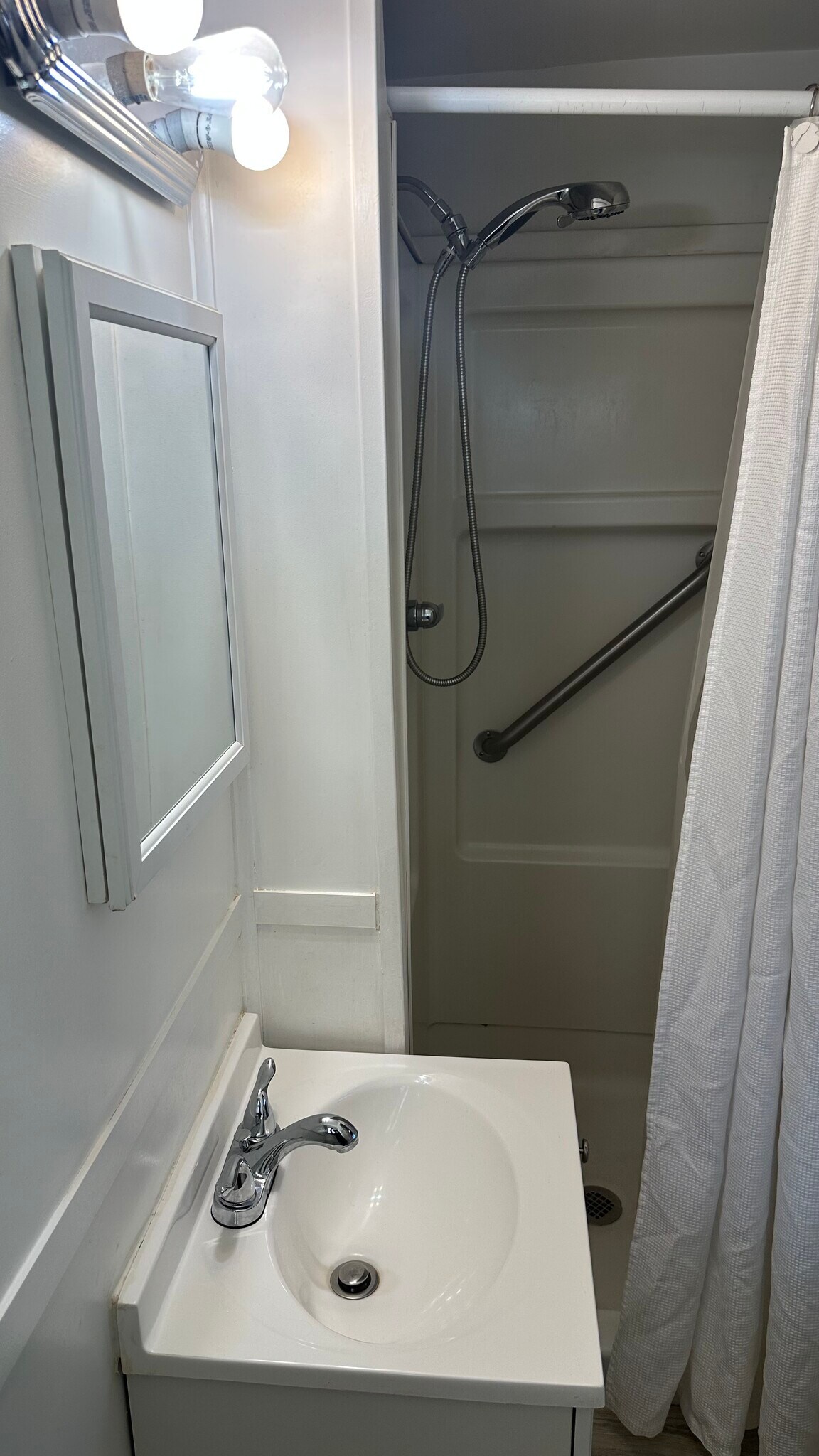 Building Photo - 2 Dakota St