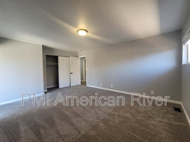 Building Photo - 7034 Cromwell Way