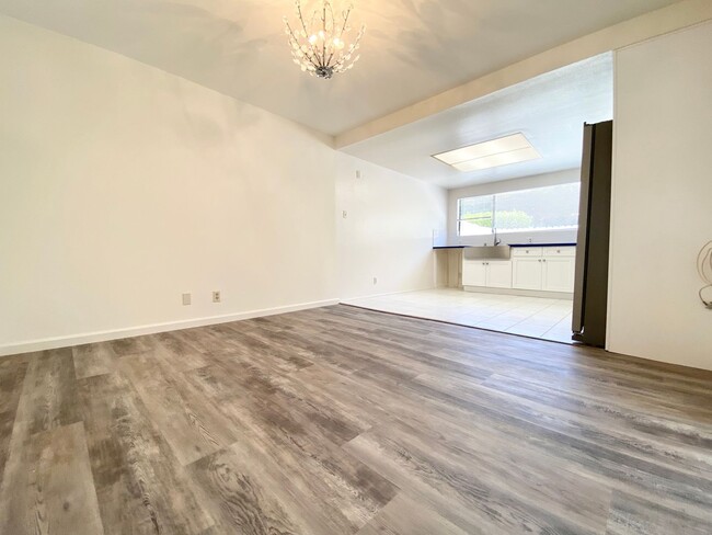 Building Photo - *Spacious updated townhouse in Monterey pa...