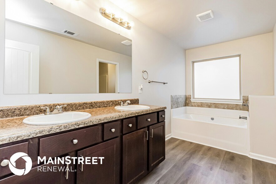 Building Photo - 175 Leland Ln