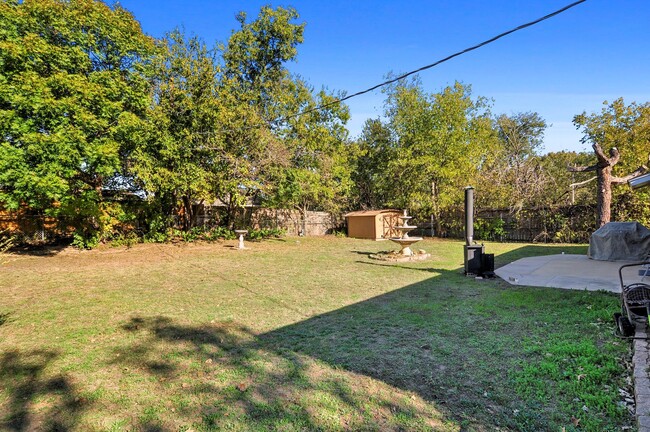 Building Photo - Charming Aledo Neighborhood