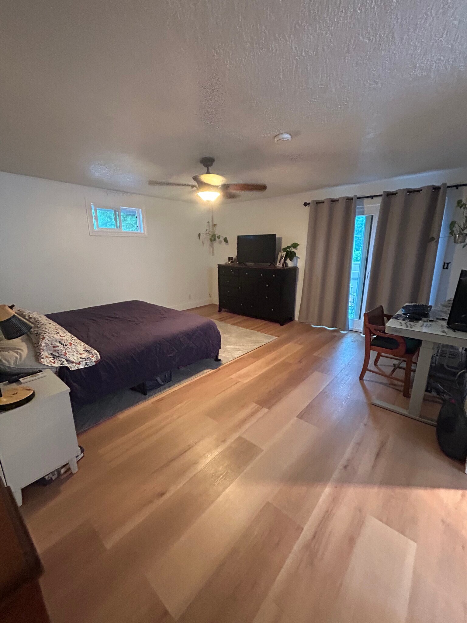 Master bedroom with sliding doors to deck - 10377 W Alliance St